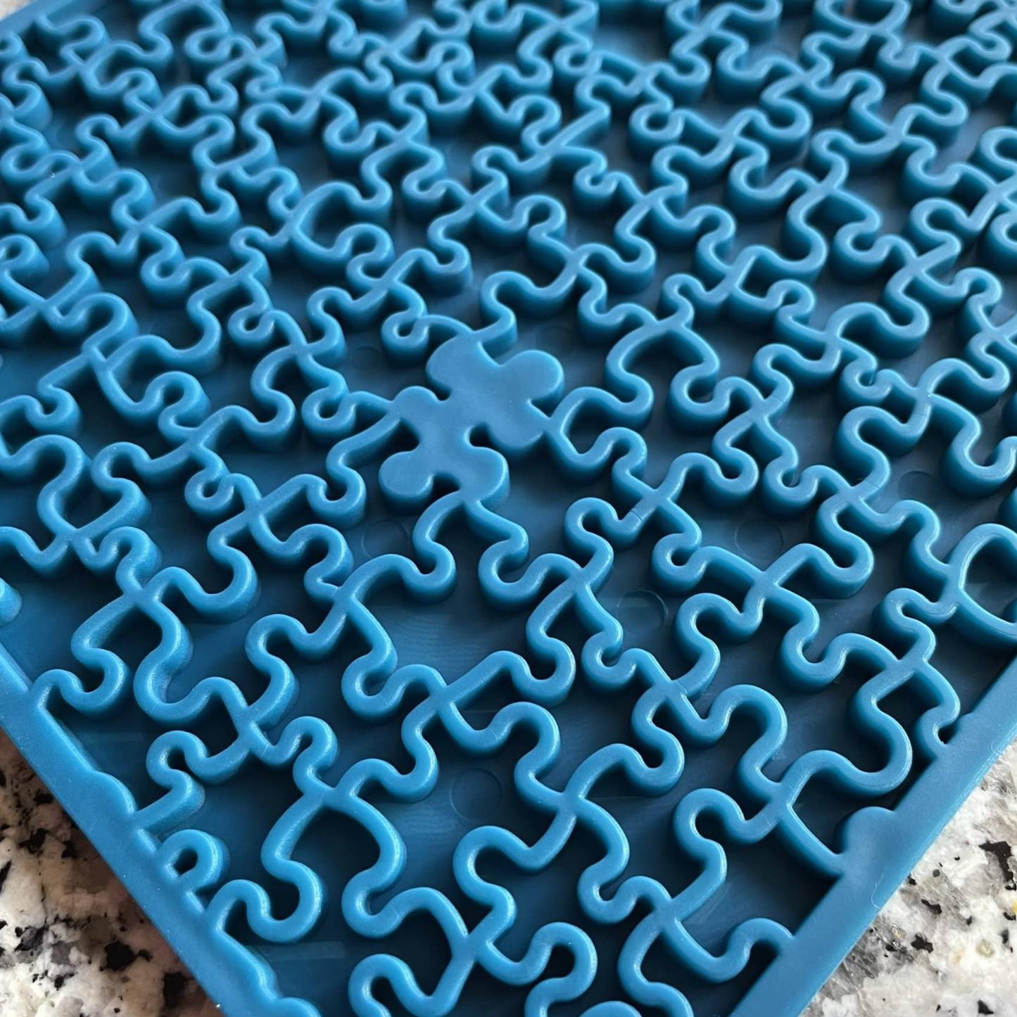 Tapis de léchage Puzzle Bleu 🧩 - Pep's Your Dog