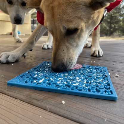 Tapis de léchage Puzzle Bleu 🧩 - Pep's Your Dog