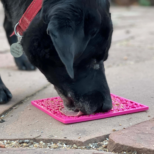 Tapis de léchage – Motif puzzle rose –  – Alimentation Barf en  Alsace pour chiens et chats